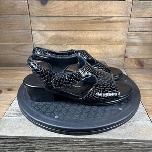 SAS Women's Size 7.5 Wide Slingback Sandals Patent Leather Black Crocs Print